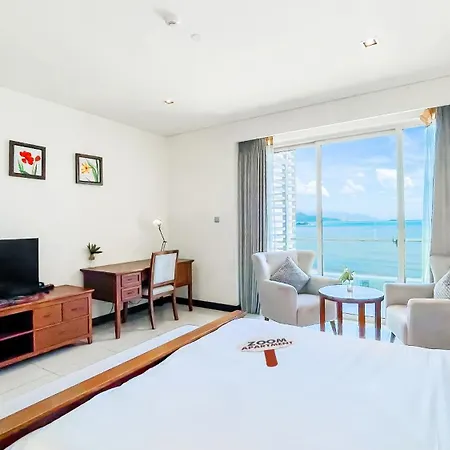 Rozy Apartment In City Center With Sea View